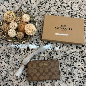 New Coach Clutch light brown